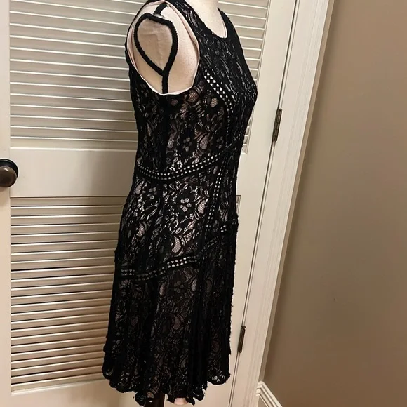 Taylor Black Lace Dress, Size 8 - Picture 9 of 17